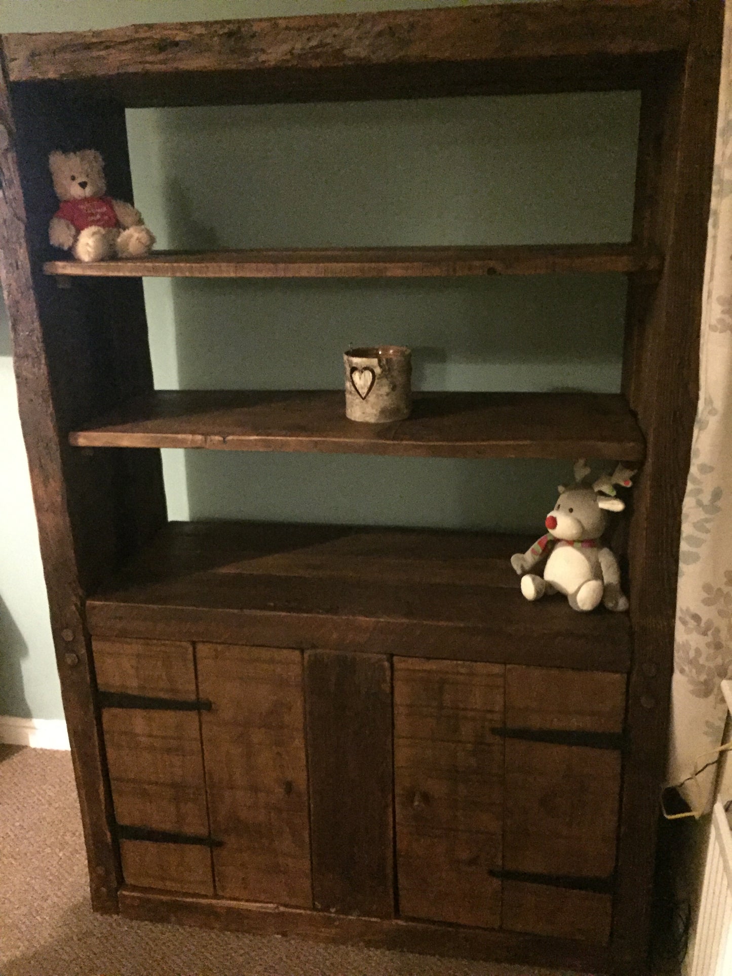 Chunky shelving unit